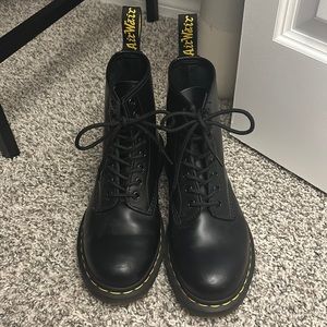 1460 Smooth Leather Lace Up Boots - DR. MARTENS